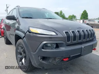 2018 Jeep Cherokee Trailhawk с VIN 1C4PJMBX5JD506253, выставлен на аукционе IAAI как лот 42074040 с пробегом 168 732 миль миль и . История ставок и продаж доступна на DreamBid. Изображение 6.