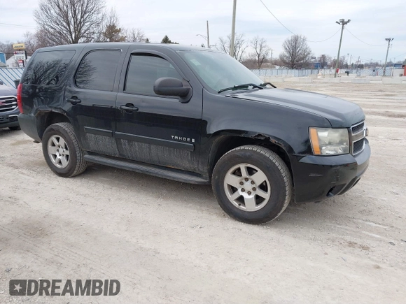 2008 Chevrolet Tahoe Police z VIN 1GNEC030X8R246979, wystawiony jako IAAI lot #41714414 z przebiegiem 209 942 mil mil oraz . Historia ofert i sprzedaży dostępna na DreamBid. Obrazek 1.