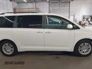 2012 Toyota Sienna XLE AAS z VIN 5TDYK3DC2CS196897, wystawiony jako IAAI lot #41762345 z przebiegiem 183 188 mil mil oraz . Historia ofert i sprzedaży dostępna na DreamBid. Obrazek 14.