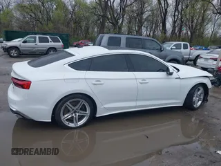 2022 Audi A5 Sportback S line Premium Plus z VIN WAUFACF57NA033636, wystawiony jako IAAI lot #41947545 z przebiegiem 75 797 mil mil oraz . Historia ofert i sprzedaży dostępna na DreamBid. Obrazek 14.