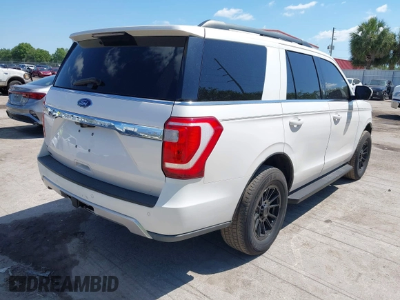 2019 Ford Expedition XLT with VIN 1FMJU1HT3KEA10827, listed as a IAAI auction lot 42016508 with 83,286 mi miles. Bid and sale history available at carsss.com. Image 4.
