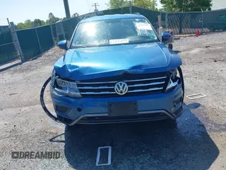 2018 Volkswagen Tiguan SEL with VIN 3VV2B7AX9JM143441, listed as a IAAI auction lot 42351115 with 160,646 mi miles and . Bid and sale history available at DreamBid. Image 17.