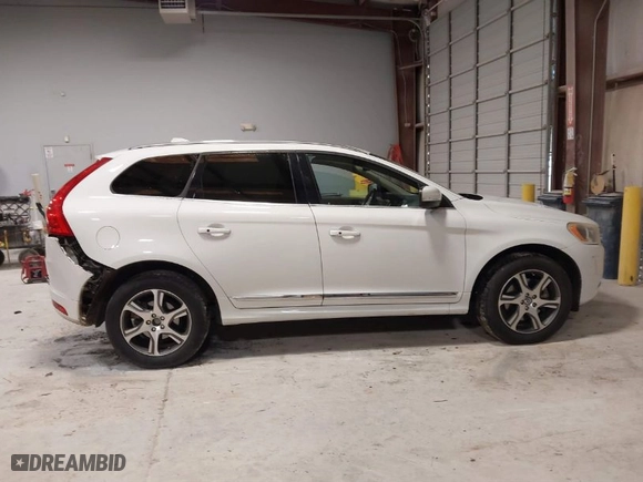 2015 Volvo XC60 T6 with VIN YV4902RK7F2650820, listed as a IAAI auction lot 41281699 with 98,688 mi miles. Bid and sale history available at carsss.com. Image 13.