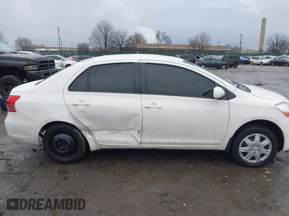 2009 Toyota Yaris z VIN JTDBT903594059923, wystawiony jako IAAI lot #41520883 z przebiegiem 141 366 mil mil oraz . Historia ofert i sprzedaży dostępna na DreamBid. Obrazek 6.