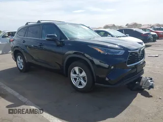 2023 Toyota Highlander L z VIN 5TDKDRAH1PS043128, wystawiony jako IAAI lot #42250506 z przebiegiem 35 140 mil mil oraz . Historia ofert i sprzedaży dostępna na DreamBid. Obrazek 1.