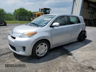 2010 Scion xD z VIN JTKKU4B41A1002008, wystawiony jako Copart lot #60129655 z przebiegiem 84 972 mil mil oraz Szkoda całkowita • Salvage title. Historia ofert i sprzedaży dostępna na DreamBid. Obrazek 1.