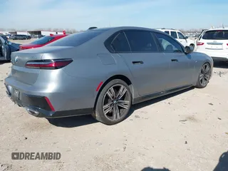 2023 BMW 7 Series 760i xDrive с VIN WBA33EJ07PCM90605, выставлен на аукционе IAAI как лот 41577454 с пробегом 30 241 миль миль и . История ставок и продаж доступна на DreamBid. Изображение 4.