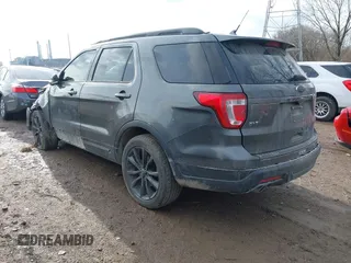 2018 Ford Explorer XLT z VIN 1FM5K8D87JGA91433, wystawiony jako IAAI lot #41038180 z przebiegiem 125 351 mil mil oraz . Historia ofert i sprzedaży dostępna na DreamBid. Obrazek 3.