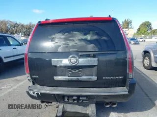 2011 Cadillac Escalade ESV Premium z VIN 1GYS4JEFXBR189541, wystawiony jako IAAI lot #41731883 z przebiegiem 106 023 mil mil oraz . Historia ofert i sprzedaży dostępna na DreamBid. Obrazek 16.