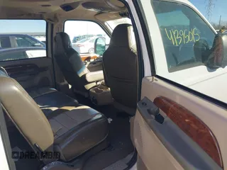 2002 Ford Excursion Limited z VIN 1FMNU43S32ED21966, wystawiony jako IAAI lot #41395015 z przebiegiem 224 696 mil mil oraz . Historia ofert i sprzedaży dostępna na DreamBid. Obrazek 8.