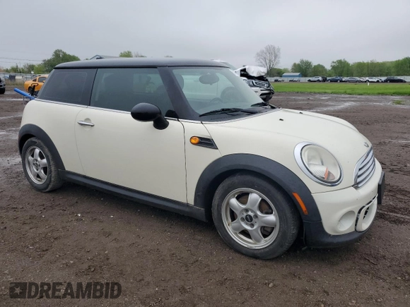 2011 MINI Hardtop z VIN WMWSU3C56BT096298, wystawiony jako Copart lot #55764375 z przebiegiem 141 499 mil mil oraz Szkody całkowita. Historia ofert i sprzedaży dostępna na DreamBid. Obrazek 4.