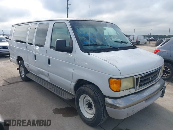 2003 Ford Econoline Passenger XL with VIN 1FDSS31L13HB83911, listed as a IAAI auction lot 42213376 with 236,989 mi miles. Bid and sale history available at carsss.com. Image 1.