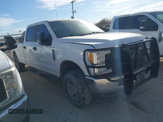 2017 Ford Super Duty F-250 SRW Lariat with VIN 1FT7W2B63HEF18595, listed as a IAAI auction lot 41675679 with 164,432 mi miles. Bid and sale history available at carsss.com. Image 1.