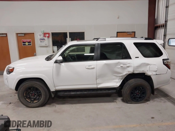 2022 Toyota 4Runner SR5 Premium с VIN JTENU5JR1N6056873, выставлен на аукционе IAAI как лот 42060542 с пробегом 41 883 миль миль и . История ставок и продаж доступна на DreamBid. Изображение 15.