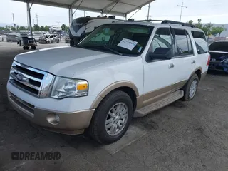 2013 Ford Expedition XLT с VIN 1FMJU1H54DEF16915, выставлен на аукционе IAAI как лот 42771812 с пробегом 147 136 миль миль и . История ставок и продаж доступна на DreamBid. Изображение 2.