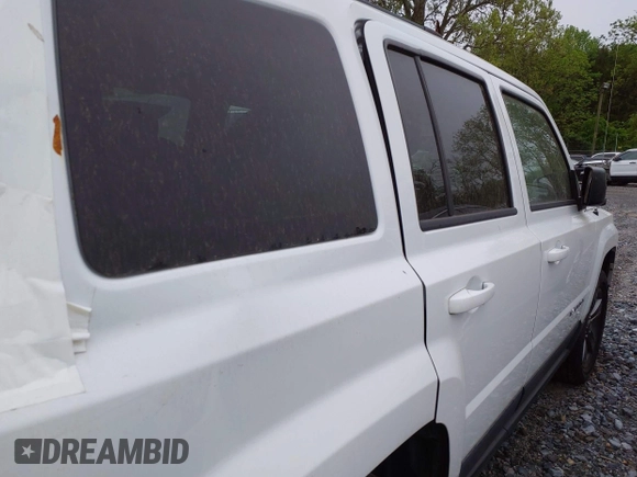 2015 Jeep Patriot High Altitude with VIN 1C4NJRFB8FD270157, listed as a IAAI auction lot 41634010 with 87,662 mi miles and . Bid and sale history available at carsss.com. Image 17.