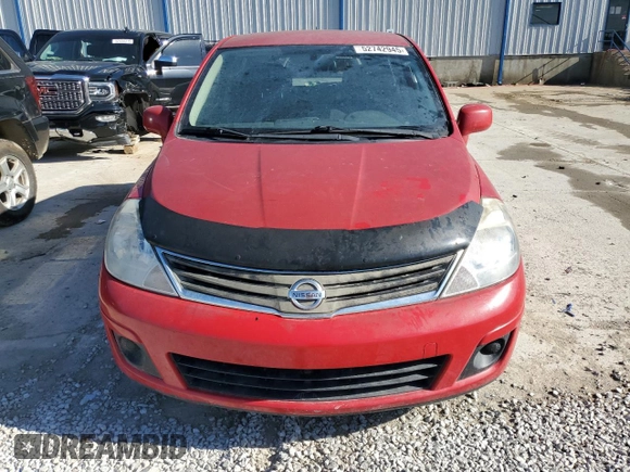2011 Nissan Versa S z VIN 3N1BC1CP0BL420221, wystawiony jako Copart lot #52742945 z przebiegiem Nie podano mil oraz Szkoda całkowita • Salvage title. Historia ofert i sprzedaży dostępna na DreamBid. Obrazek 5.