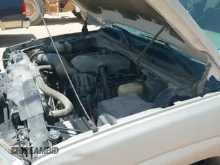 2006 Chevrolet Silverado 1500 LT1 z VIN 1GCEC19V76Z297936, wystawiony jako IAAI lot #42776555 z przebiegiem 198 154 mil mil oraz . Historia ofert i sprzedaży dostępna na DreamBid. Obrazek 12.