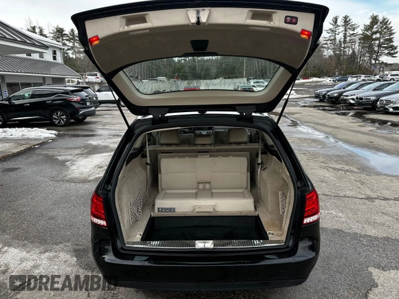 2014 Mercedes-Benz E 350 Luxury with VIN WDDHH8JB8EA906382, listed as a Copart auction lot 47252745 with 315,840 mi miles and Clean Title. Bid and sale history available at DreamBid. Image 9.