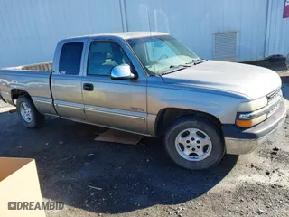 2000 Chevrolet Silverado 1500 LS with VIN 2GCEC19T2Y1199939, listed as a IAAI auction lot 41350239 with 321,613 mi miles. Bid and sale history available at carsss.com. Image 1.