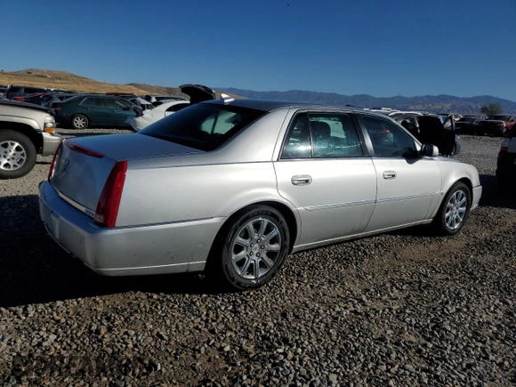 2009 Cadillac DTS 1SC z VIN 1G6KD57Y89U105190, wystawiony jako Copart lot #77560874 z przebiegiem 166 134 mil mil oraz Szkoda całkowita • Salvage title. Historia ofert i sprzedaży dostępna na DreamBid. Obrazek 3.