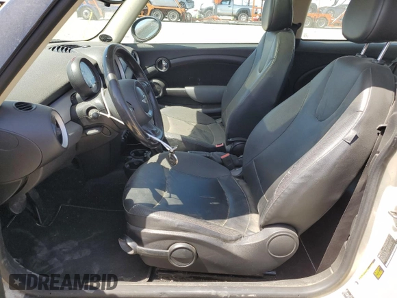 2011 MINI Hardtop with VIN WMWSU3C59BT251488, listed as a Copart auction lot 59236285 with 141,997 mi miles and Clean title. Bid and sale history available at DreamBid. Image 7.