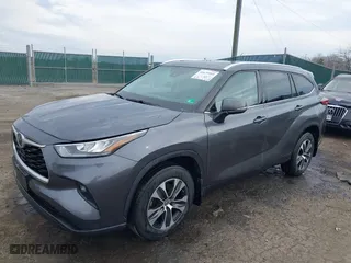 2020 Toyota Highlander XLE with VIN 5TDGZRBH1LS032856, listed as a IAAI auction lot 41675955 with 19,210 mi miles. Bid and sale history available at carsss.com. Image 17.