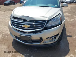 2015 Chevrolet Traverse LT z VIN 1GNKRHKD7FJ109076, wystawiony jako IAAI lot #42032817 z przebiegiem 62 830 mil mil oraz . Historia ofert i sprzedaży dostępna na DreamBid. Obrazek 6.