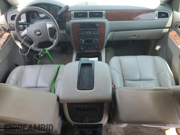 2012 Chevrolet Suburban LT z VIN 1GNSKJE73CR271477, wystawiony jako Copart lot #60445445 z przebiegiem Nie podano mil oraz Czysty tytuł • Clean title. Historia ofert i sprzedaży dostępna na DreamBid. Obrazek 8.