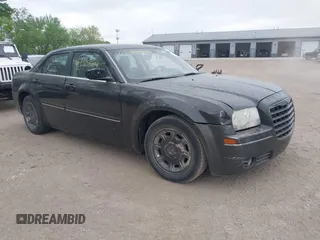 2005 Chrysler 300 Touring z VIN 2C3JA53G15H155185, wystawiony jako IAAI lot #42243504 z przebiegiem 176 557 mil mil oraz . Historia ofert i sprzedaży dostępna na DreamBid. Obrazek 1.