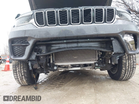 2024 Jeep Grand Cherokee Altitude z VIN 1C4RJHAG7RC156367, wystawiony jako IAAI lot #41718501 z przebiegiem 35 206 mil mil oraz . Historia ofert i sprzedaży dostępna na DreamBid. Obrazek 6.