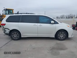 2018 Toyota Sienna XLE Auto Access Seat with VIN 5TDYZ3DC5JS938542, listed as a IAAI auction lot 41569381 with 41,691 mi miles. Bid and sale history available at carsss.com. Image 13.