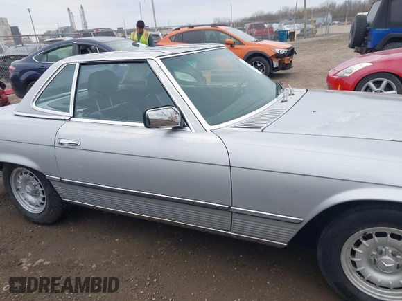 1983 Mercedes-Benz 380 with VIN WDBBA45A0DB024774, listed as a IAAI auction lot 41882815 with 138,386 mi miles. Bid and sale history available at carsss.com. Image 13.