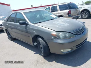 2002 Toyota Camry XLE z VIN JTDBF32K320050577, wystawiony jako IAAI lot #42346162 z przebiegiem 208 982 mil mil oraz . Historia ofert i sprzedaży dostępna na DreamBid. Obrazek 1.