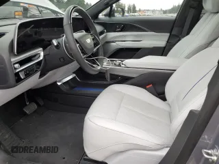 2024 Cadillac LYRIQ Luxury z VIN 1GYKPSRL1RZ138162, wystawiony jako Copart lot #51017895 z przebiegiem 905 mil mil oraz Szkody całkowita. Historia ofert i sprzedaży dostępna na DreamBid. Obrazek 7.