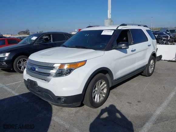 2014 Ford Explorer XLT with VIN 1FM5K7D98EGC24211, listed as a IAAI auction lot 41720341 with 73,903 mi miles. Bid and sale history available at carsss.com. Image 2.