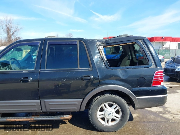 2004 Ford Expedition Special Service with VIN 1FMPU16L44LA17586, listed as a IAAI auction lot 41619534 with 140,299 mi miles. Bid and sale history available at carsss.com. Image 6.