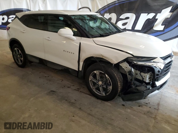 2021 Chevrolet Blazer LT z VIN 3GNKBCR42MS578228, wystawiony jako Copart lot #61179855 z przebiegiem 41 021 mil mil oraz Czysty tytuł • Clean title. Historia ofert i sprzedaży dostępna na DreamBid. Obrazek 4.