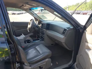 2005 Jeep Grand Cherokee Laredo z VIN 1J4GR48K65C725099, wystawiony jako IAAI lot #42509223 z przebiegiem 249 216 mil mil oraz . Historia ofert i sprzedaży dostępna na DreamBid. Obrazek 5.