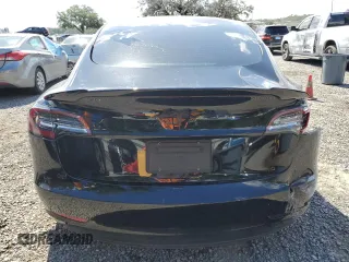 2021 Tesla Model 3 Standard Range Plus z VIN 5YJ3E1EA4MF942646, wystawiony jako Copart lot #56819945 z przebiegiem 39 599 mil mil oraz Nie do naprawy • Non repairable. Historia ofert i sprzedaży dostępna na DreamBid. Obrazek 6.