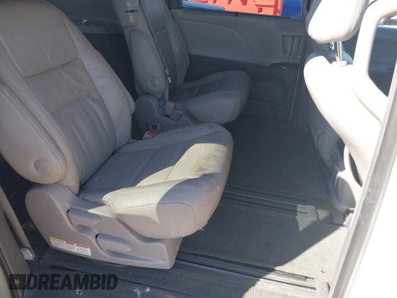 2015 Toyota Sienna XLE with VIN 5TDYK3DC7FS661582, listed as a IAAI auction lot 41688972 with 145,953 mi miles. Bid and sale history available at carsss.com. Image 8.