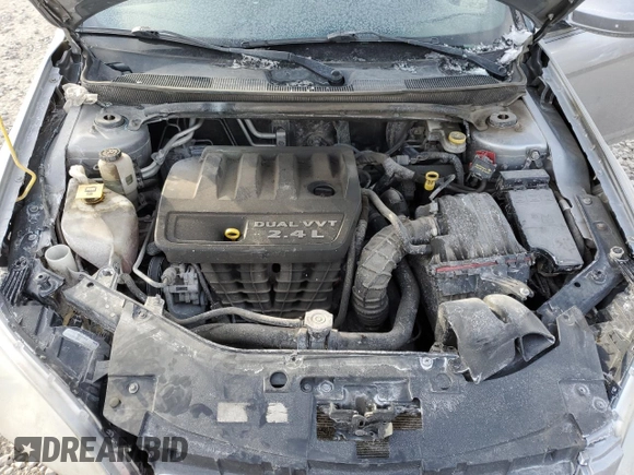 2014 Chrysler 200 LX z VIN 1C3CCBABXEN125294, wystawiony jako Copart lot #42043745 z przebiegiem 159 032 mil mil oraz Szkoda całkowita • Salvage title. Historia ofert i sprzedaży dostępna na DreamBid. Obrazek 11.