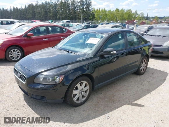 2007 Volvo S40 2.4L with VIN YV1MS390472283513, listed as a IAAI auction lot 42093282 with 155,911 mi miles. Bid and sale history available at carsss.com. Image 2.