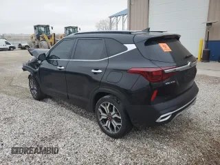 2021 Kia Seltos SX with VIN KNDETCA25M7110053, listed as a Copart auction lot 85550004 with 0 mi miles and Salvage Title. Bid and sale history available at carsss.com. Image 2.