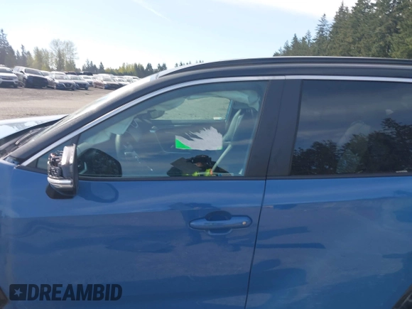 2024 Toyota RAV4 Hybrid XSE z VIN 2T3E6RFV9RW075770, wystawiony jako IAAI lot #42036065 z przebiegiem 33 099 mil mil oraz . Historia ofert i sprzedaży dostępna na DreamBid. Obrazek 15.