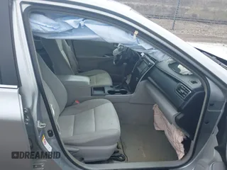 2015 Toyota Camry XLE with VIN 4T4BF1FK4FR498406, listed as a IAAI auction lot 41945968 with 178,070 mi miles. Bid and sale history available at carsss.com. Image 5.