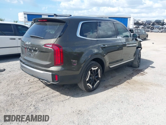 2025 Kia Telluride S with VIN 5XYP64GCXSG593593, listed as a IAAI auction lot 41943448 with 912 mi miles and . Bid and sale history available at DreamBid. Image 4.