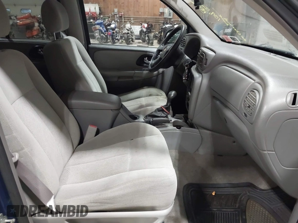 2005 Chevrolet TrailBlazer LT with VIN 1GNDT13S452336684, listed as a IAAI auction lot 42201460 with 139,327 mi miles and . Bid and sale history available at DreamBid. Image 5.