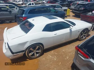 2014 Dodge Challenger R/T Plus z VIN 2C3CDYBT9EH293136, wystawiony jako IAAI lot #42264180 z przebiegiem 71 696 mil mil oraz . Historia ofert i sprzedaży dostępna na DreamBid. Obrazek 4.