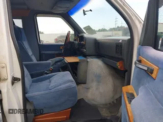 1992 Ford Econoline Cargo z VIN 1FDEE14N3NHA25465, wystawiony jako IAAI lot #42149941 z przebiegiem 172 438 mil mil oraz . Historia ofert i sprzedaży dostępna na DreamBid. Obrazek 5.